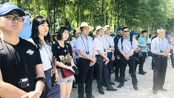 監(jiān)測(cè)點(diǎn)觀摩現(xiàn)場(chǎng)