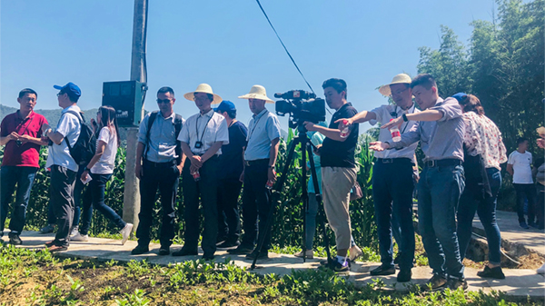 監(jiān)測(cè)點(diǎn)觀摩現(xiàn)場(chǎng)