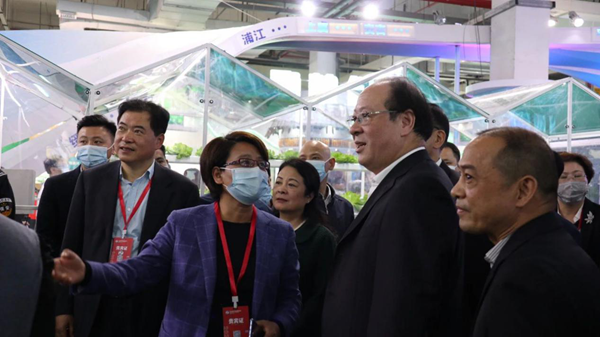     �����r����չʾ�ĳ����r���������ѷNֲ�Oʩ���ĸ߶��w�F�������r�����������r���c���O���ԈD���R�e���˹����ܼ��g����ģ����F���a���ӹ����}�����N��һ�w�����ֹ���ģʽ��̽�������������a�������޼�/��ժ�����ܷ֒���������ص��ǻۈ����������я����L���N�۵�ȫ�a�I��ṩ���ֻ������ܻ��ӳ֣�������a����Ч�ʡ�