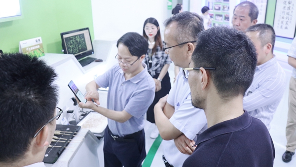 �����пƼ��־��L(zh��ng)�wϲ�Pһ���W�R�������r(n��ng)�����{(di��o)�У��D1��